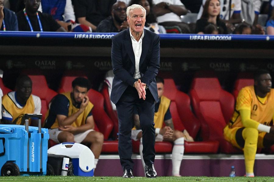 Didier Deschamps, în timpul semifinalei de Euro 2024 cu Spania (1-2) / Foto: Imago Francezii anunță antrenorul uriaș care îl poate înlocui pe Didier Deschamps! Fanii s-au săturat de actualul selecționer