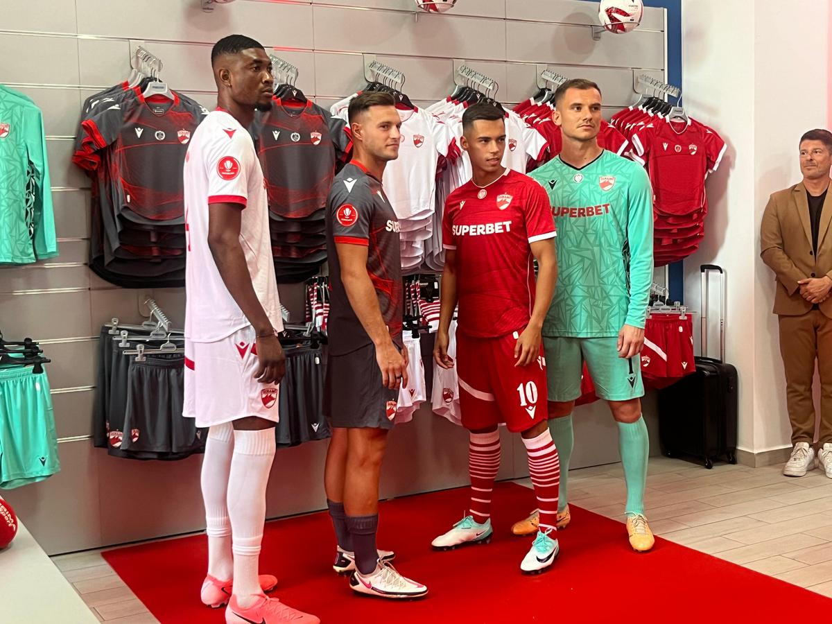 Dinamo și-a prezentat echipamentul pentru sezonul viitor