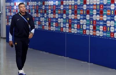 „Pierduți” în parcare. Francezii erau să plece fără Mbappe, Griezmann s-a „dat” cu spaniolii