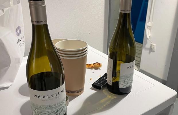 Descoperire șocantă: sticle de vin în cabina lui Southgate și bere înainte de meci în vestiarul Angliei