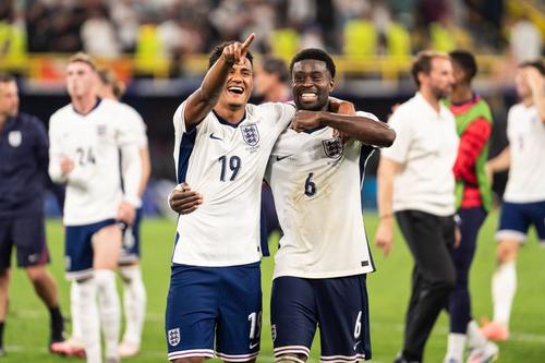 Presa engleză jubilează, după ce naționala pregătită de Gareth Southgate (53 de ani) a învins-o pe Olanda cu scorul de 2-1, în a două semifinală de la Euro 2024 și s-a calificat în marea finală, unde va da de Spania duminică, 14 iulie.