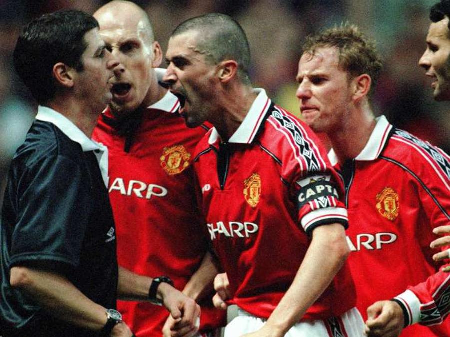 Roy Keane era o forță pe terenul de joc Căpitanul legendar al lui Manchester United a ales cel mai bun 11 împotriva căruia a jucat: un român a prins echipa stelară!