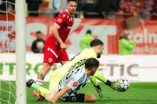 Jucătorul lui Dinamo, alertat de transferul de pe postul lui » Salariu triplu, îl scoate și din echipă?