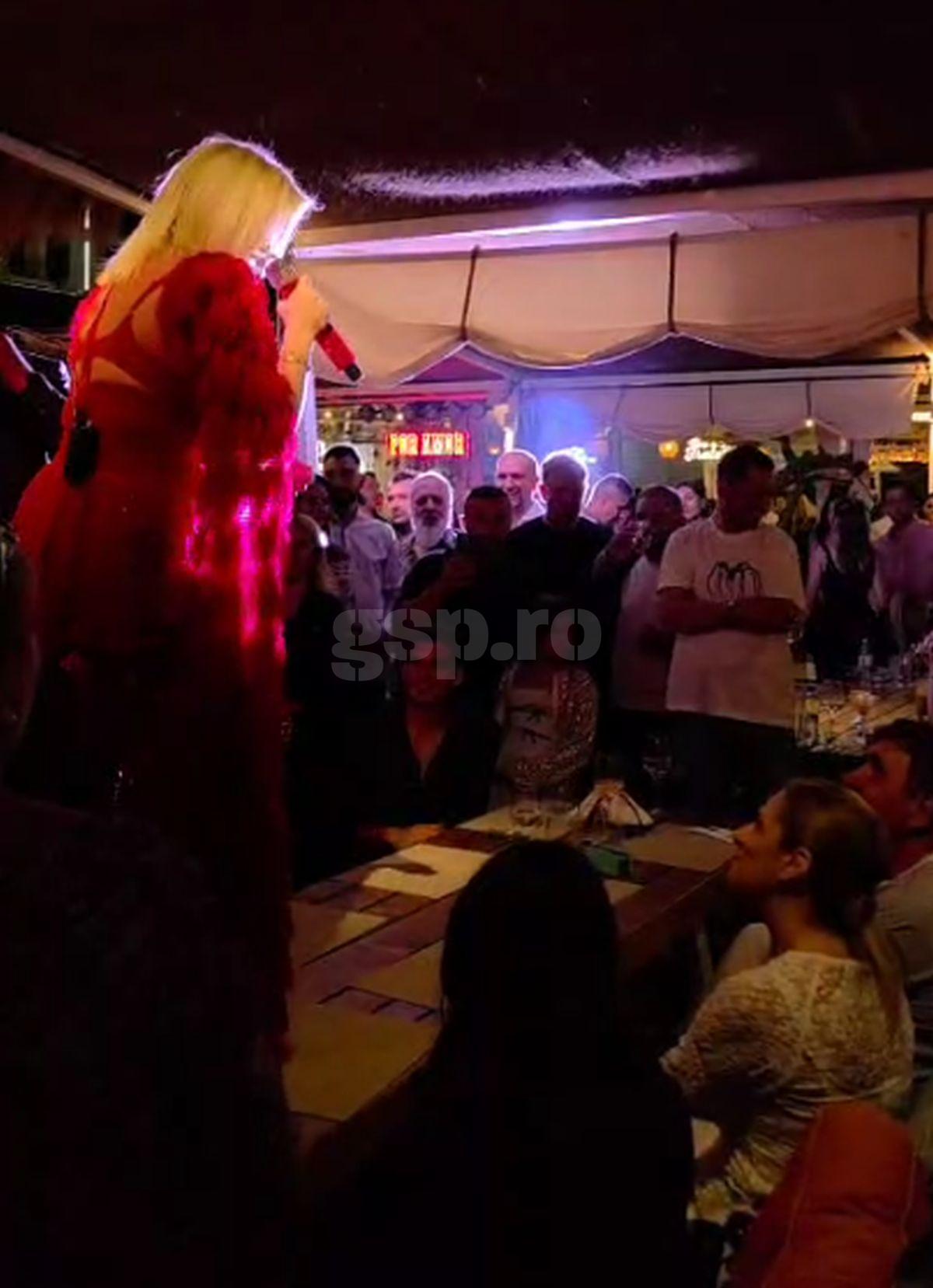 Loredana, show pe masa lui Gică și Ianis Hagi » Petrecere „legendară” joi seara în stațiunea Mamaia! Tot „numărul”, surprins de GSP