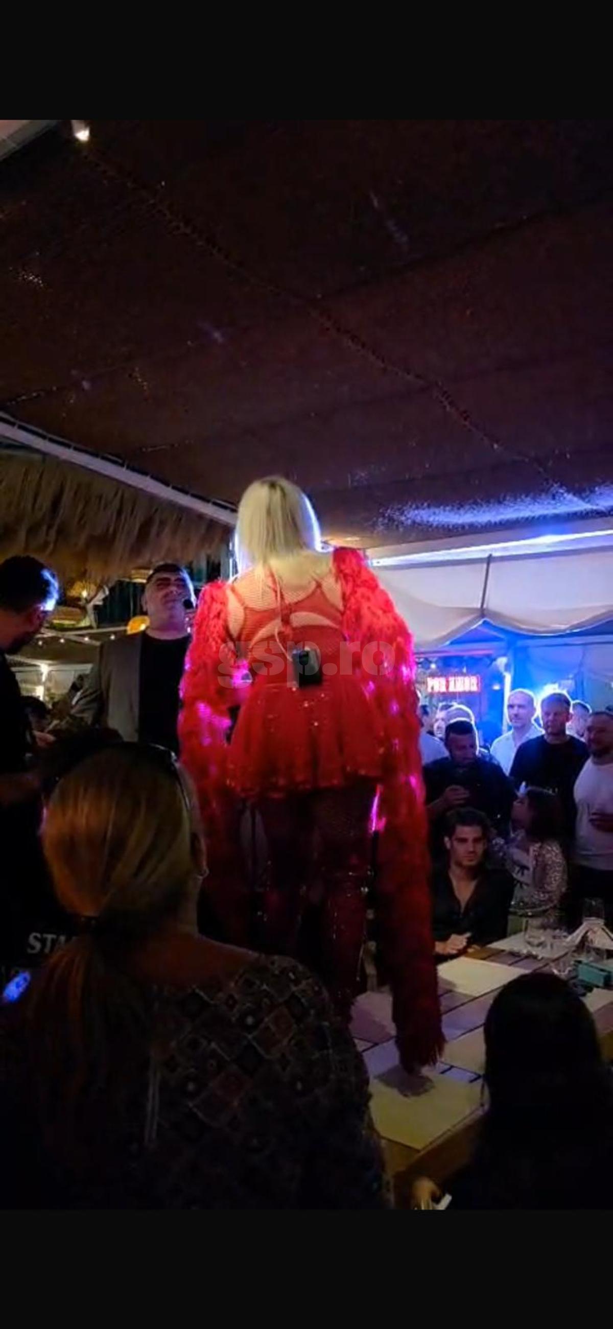Loredana Groza, show pe mese în fața lui Gică și Ianis Hagi
