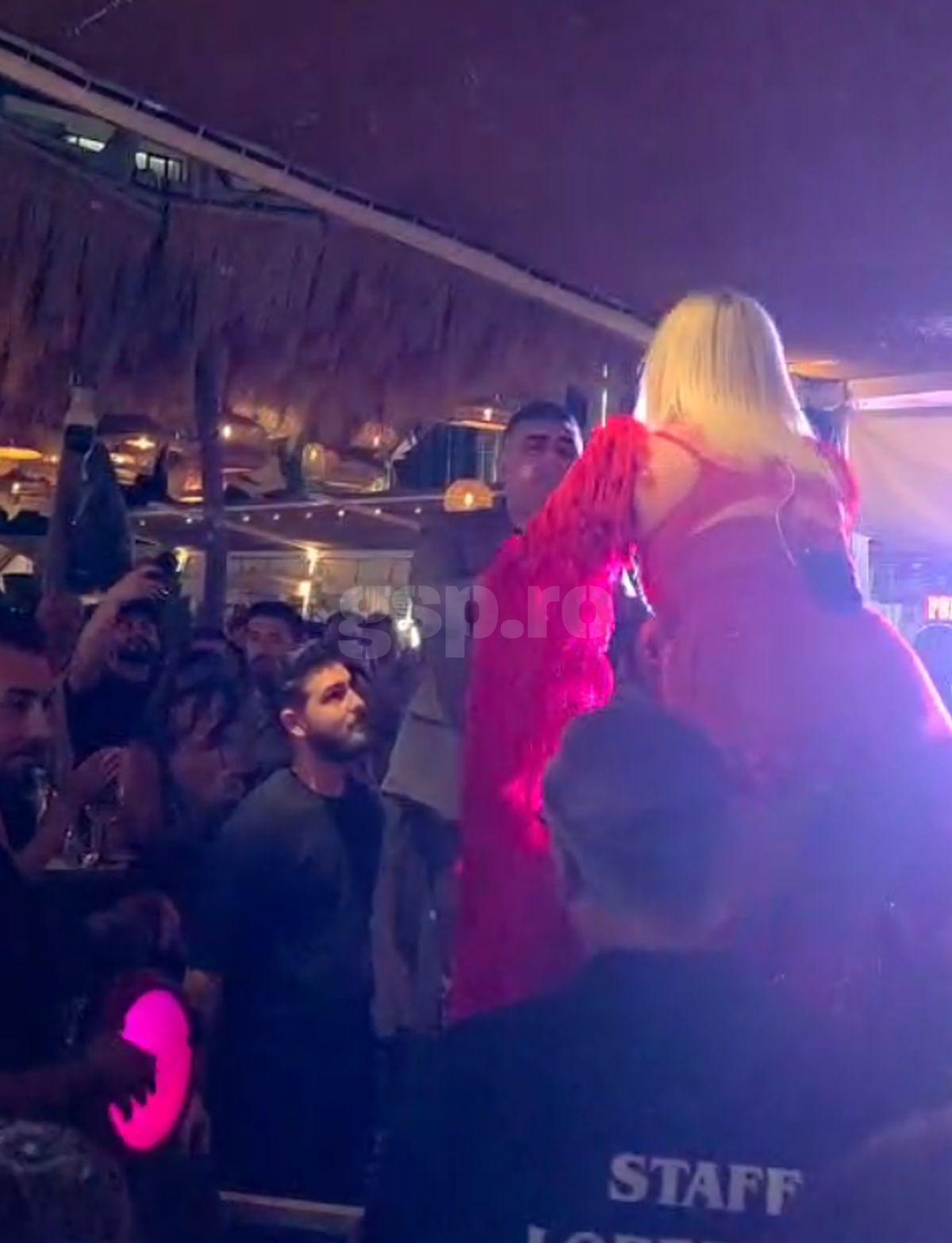 Loredana Groza, show pe mese în fața lui Gică și Ianis Hagi