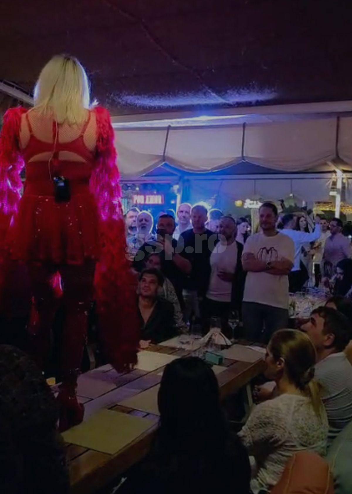 Loredana, show pe masa lui Gică și Ianis Hagi » Petrecere „legendară” joi seara în stațiunea Mamaia! Tot „numărul”, surprins de GSP