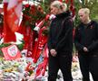 Gest impresionant al lui Everton după decesul lui Diogo Jota » Doi jucători, alături de ambasadorul clubului, l-au omagiat pe Diogo Jota în fața stadionului Anfield