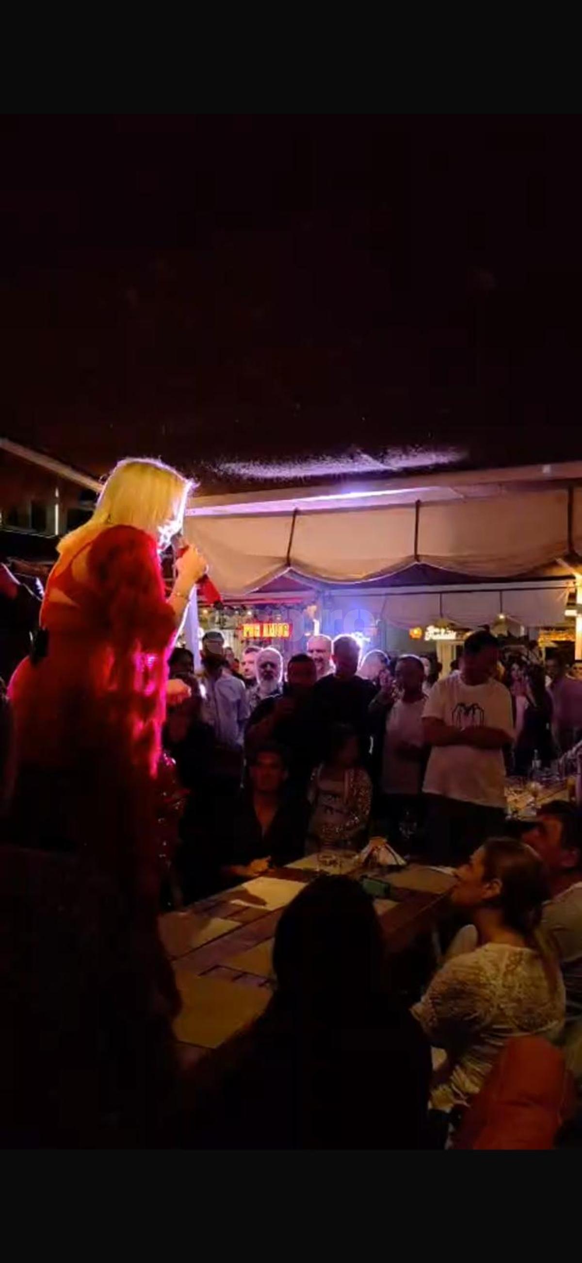 Loredana Groza, show pe mese în fața lui Gică și Ianis Hagi