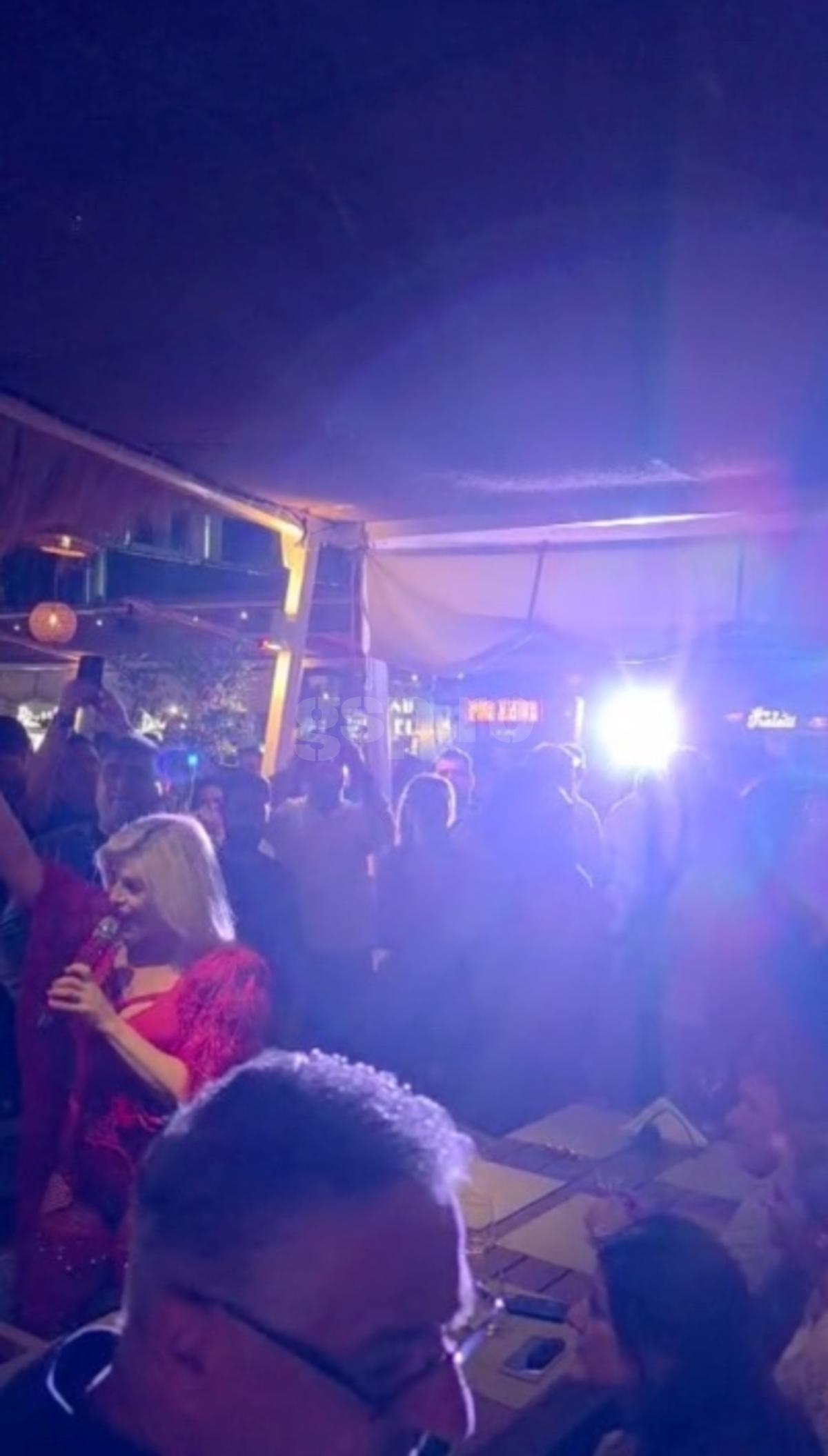 Loredana, show pe masa lui Gică și Ianis Hagi » Petrecere „legendară” joi seara în stațiunea Mamaia! Tot „numărul”, surprins de GSP