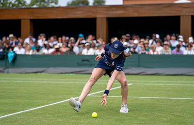 Încă un scandal la Wimbledon » Cum a stricat un copil de mingi arbitrajul electronic