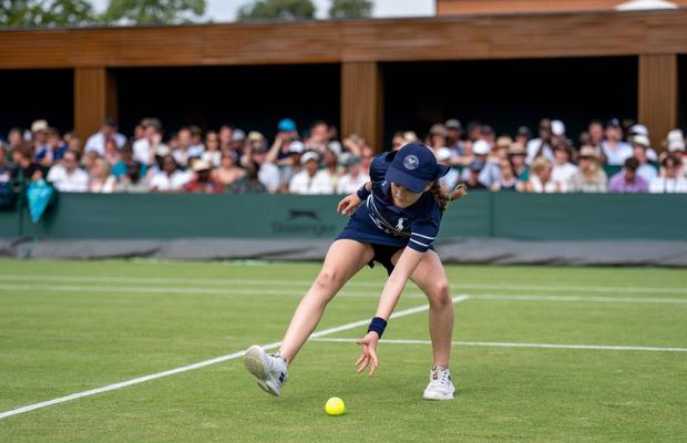 Încă un scandal la Wimbledon » Cum a stricat un copil de mingi arbitrajul electronic
