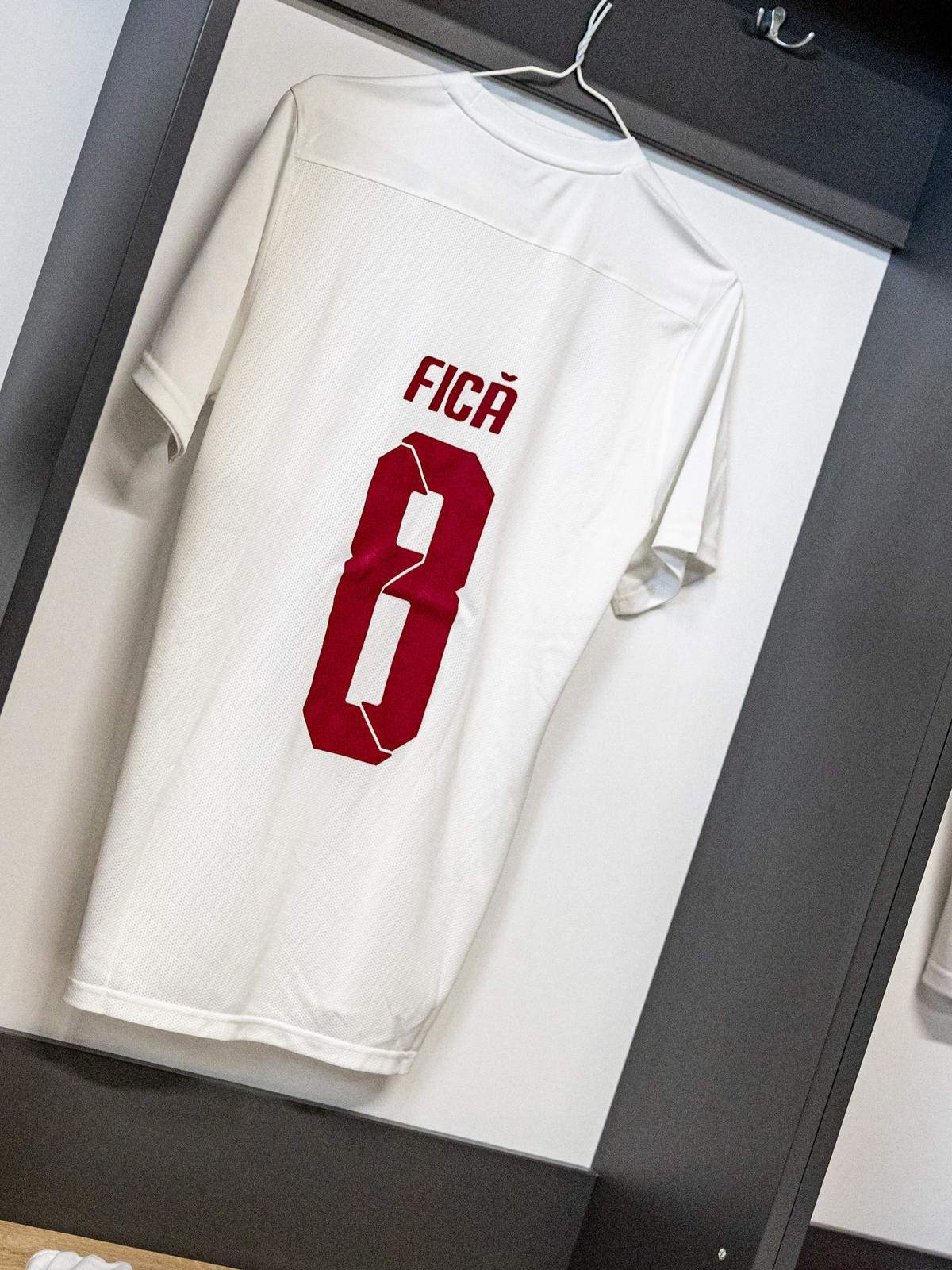 Imagini din vestiarul celor de la CFR Cluj, înaintea meciului cu Paksi