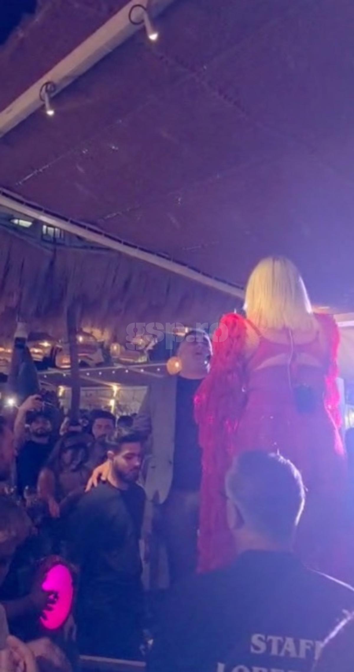 Loredana Groza, show pe mese în fața lui Gică și Ianis Hagi