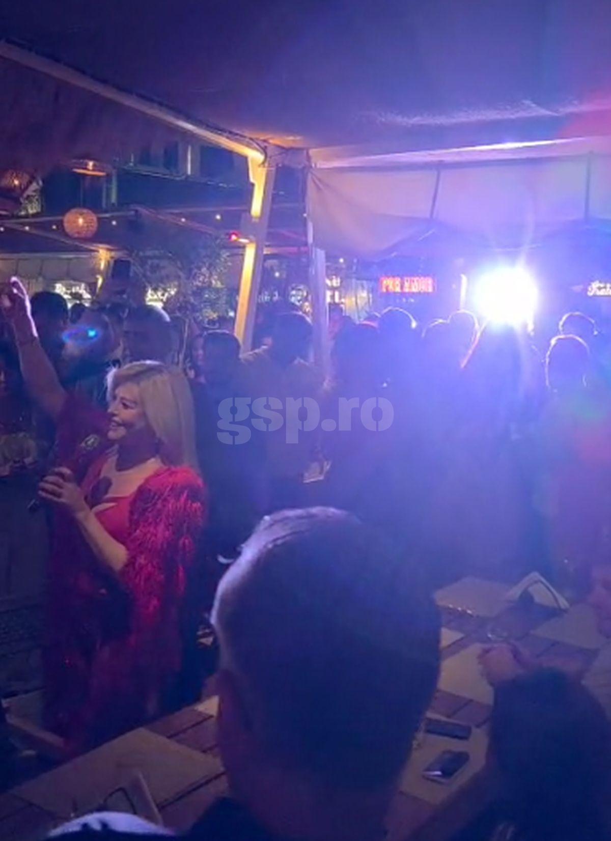 Loredana Groza, show pe mese în fața lui Gică și Ianis Hagi