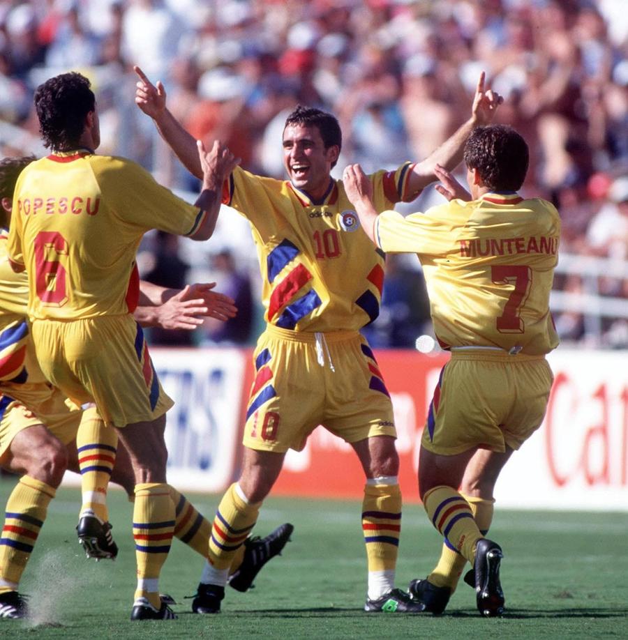 Gheorghe Hagi era supranumit și „Maradona din Carpați” Căpitanul legendar al lui Manchester United a ales cel mai bun 11 împotriva căruia a jucat: un român a prins echipa stelară!