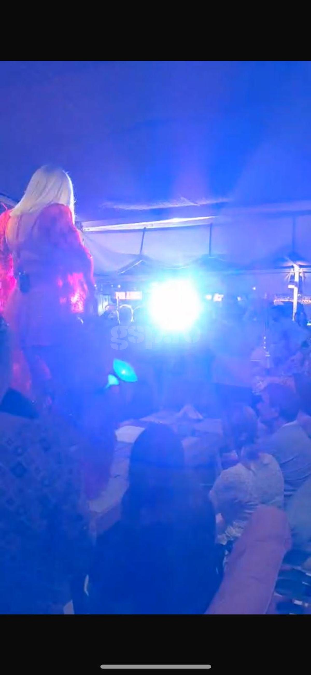 Loredana Groza, show pe mese în fața lui Gică și Ianis Hagi