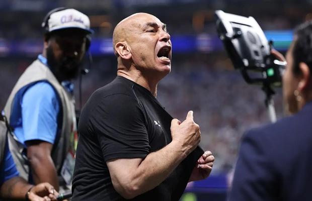 Selecționerul a scuipat după ce un fan argentinian i-a fluturat steagul Israelului » „Saliva ta este mai curată!”