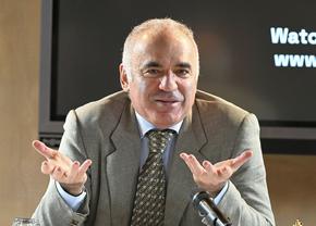 Kasparov îl contrazice pe Collina pe arbitrajul din Argentina - Egipt: „Distorsionare a logicii”