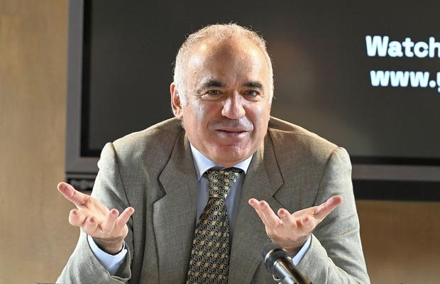 Kasparov îl contrazice pe Collina pe arbitrajul din Argentina - Egipt: „Distorsionare a logicii”