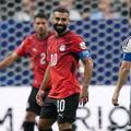 Mohamed Salah, privind spre Lionel Messi în Argentina - Egipt // foto: Imago Images