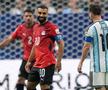 Mohamed Salah, privind spre Lionel Messi în Argentina - Egipt // foto: Imago Images