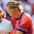 Erling Haaland, alături de Kylian Mbappe după meciul din grupe // foto: Imago Images