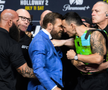 Conor McGregor și Max Holloway au fost despărțiți de agenții de securitate // foto: Imago Images