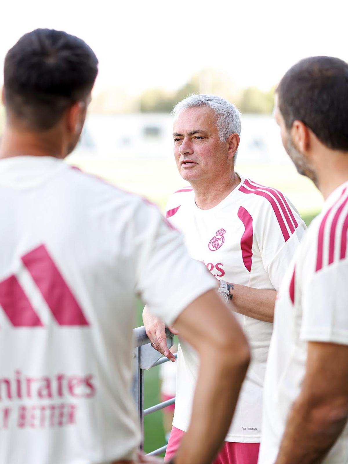„Ghiciți cine e aici” » Jose Mourinho a ajuns la baza lui Real Madrid și se pregătește pentru noul sezon