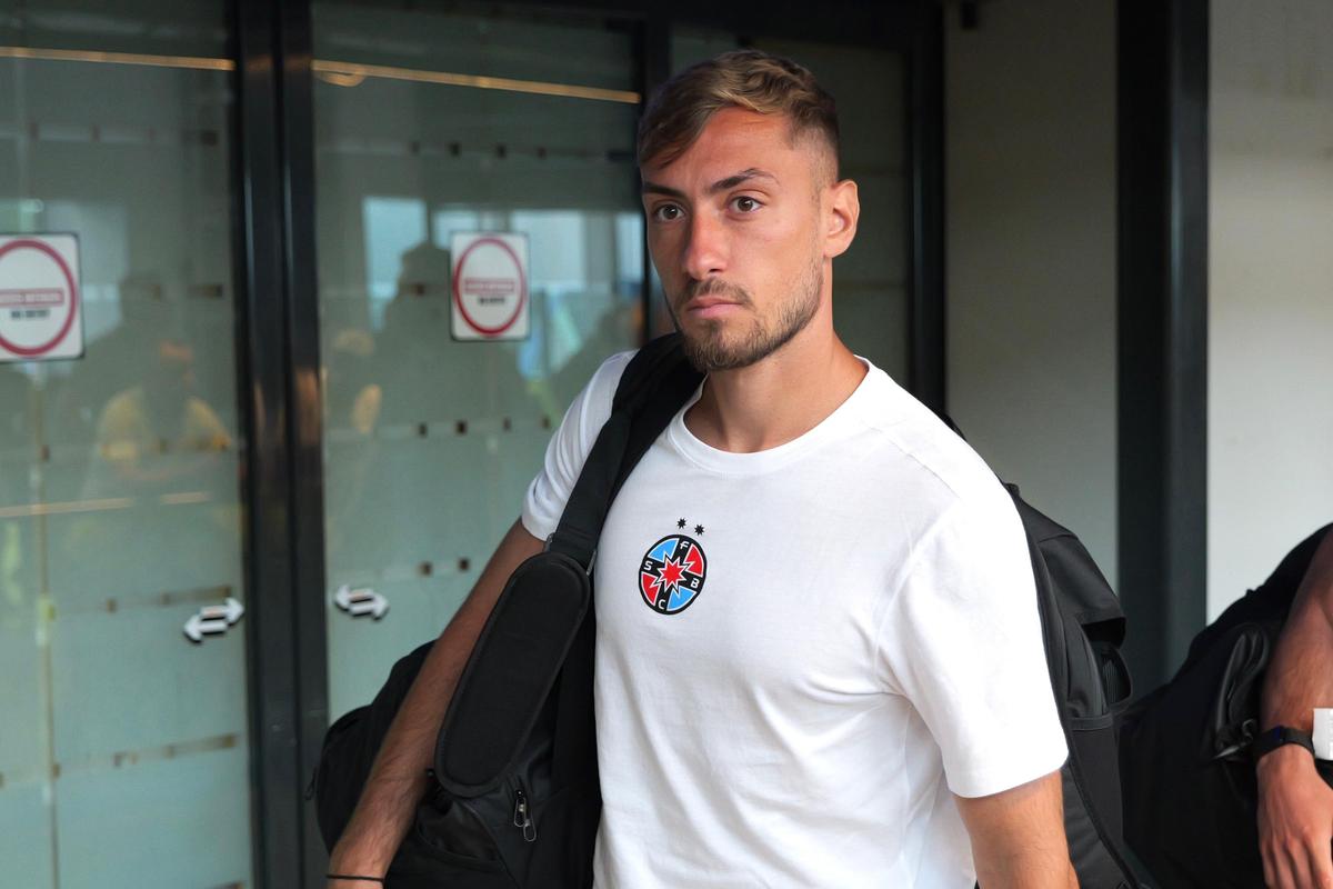 FCSB a revenit în țară » Primire emoționantă pentru Vali Crețu