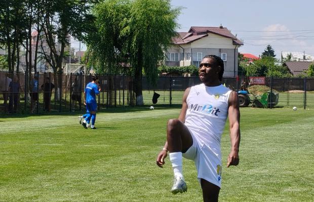 Petrolul sfidează insolvența: contractul care sparge toate plafoanele pentru atacantul de Premier League! » Salariu de vedetă și clauză de eliberare cu procent pentru jucător