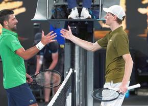 Jannik Sinner - Novak Djokovic, semifinală de 5 stele la Wimbledon