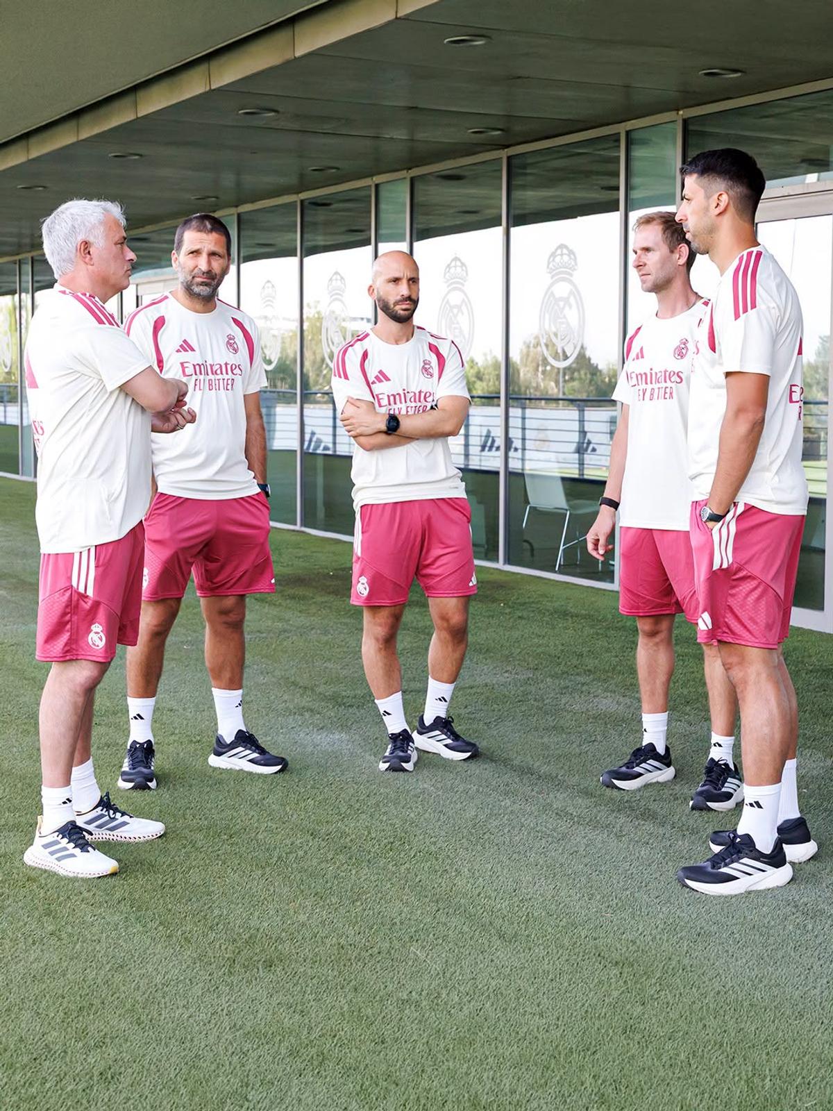 „Ghiciți cine e aici” » Jose Mourinho a ajuns la baza lui Real Madrid și se pregătește pentru noul sezon