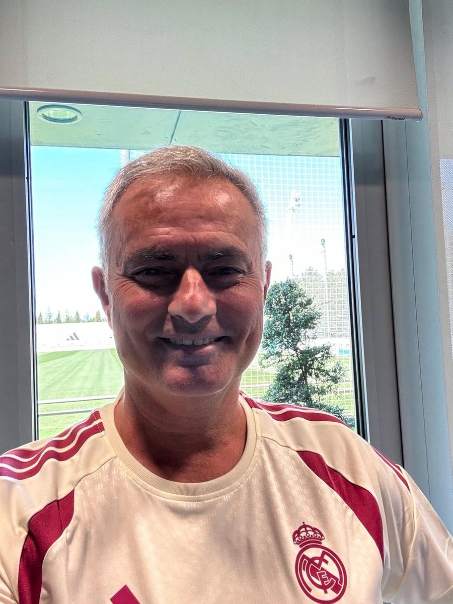 Jose Mourinho, prezent la baza de pregătire a lui Real Madrid // foto: instagram @josemourinho „Ghiciți cine e aici” » Jose Mourinho a ajuns la baza lui Real Madrid și se pregătește pentru noul sezon