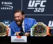 Conor McGregor și Max Holloway au fost despărțiți de agenții de securitate // foto: Imago Images