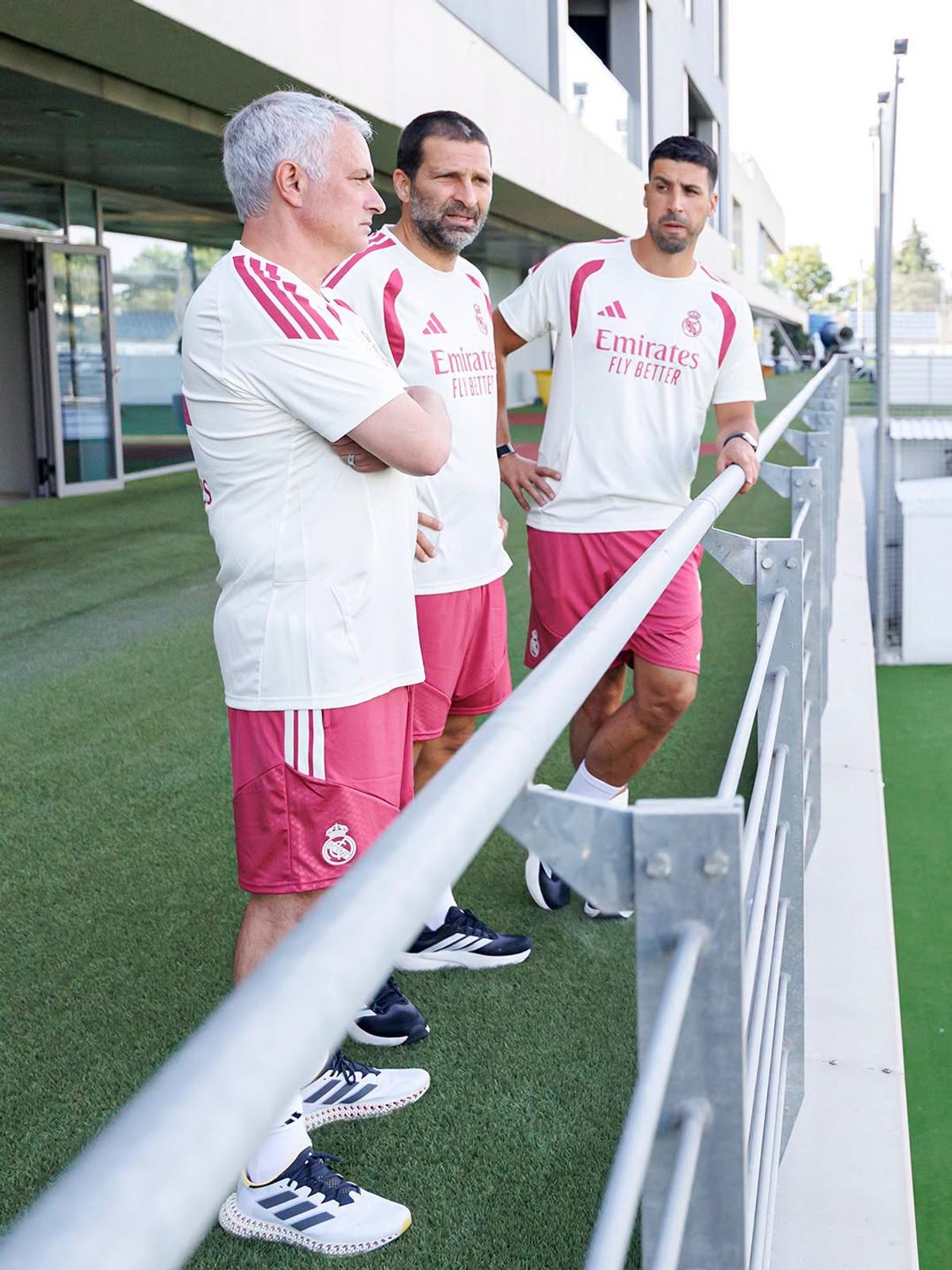 „Ghiciți cine e aici” » Jose Mourinho a ajuns la baza lui Real Madrid și se pregătește pentru noul sezon