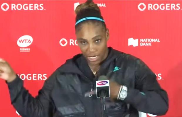 VIDEO Moment straniu » Serena Williams s-a blocat și a părăsit sala de conferințe când a fost întrebată de Halep: „Las-o așa. Ieșirea e în direcția aia”