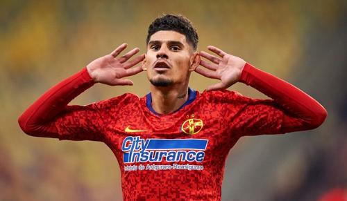 Florinel Coman (22 de ani) e dorit în Premier League, de Crystal Palace.