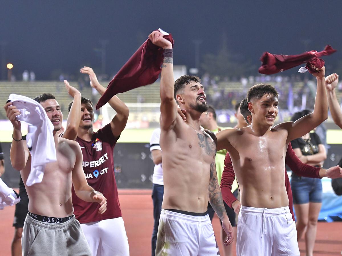 Viralul lunii în Liga 1 » Filmarea care face înconjurul României: ce se întâmpla în mijlocul galeriei rapidiste la Pitești. Peste 5.000 de like-uri!