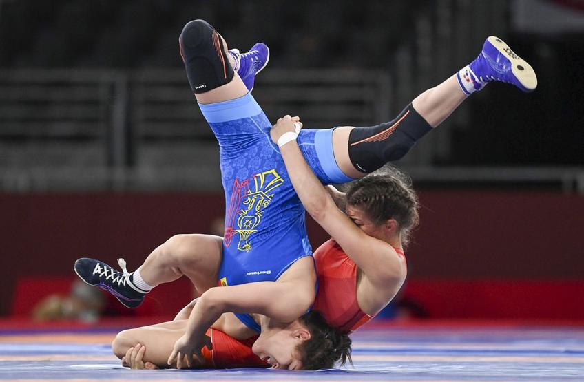 Luptele feminine și fazele lor acrobatice. Foto: Raed Krishan