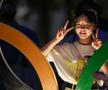 O fetiță din Japonia și semnul victoriei printre cercurile olimpice