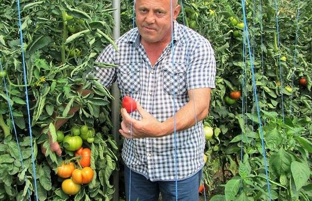 JENANT! » Primarul-pedofil din Iași șochează la primirea sportivelor de la Tokyo: „Comuna nu are bani de flori”