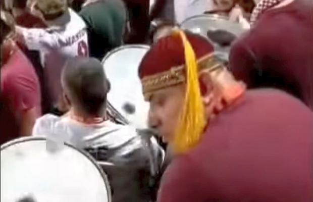 Viralul lunii în Liga 1 » Filmarea care face înconjurul României: ce se întâmpla în mijlocul galeriei rapidiste la Pitești. Peste 5.000 de like-uri!