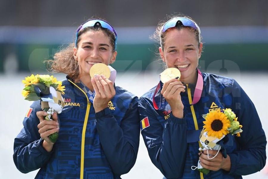 Simona Radiș, 22 de ani, și Ancuța Bodnar, 22 de ani, au câștigat la dublu vâsle feminin singura medalie de aur a României la Tokyo 2020. Foto: Raed Krishan Bonjour, Kârgâzstan!