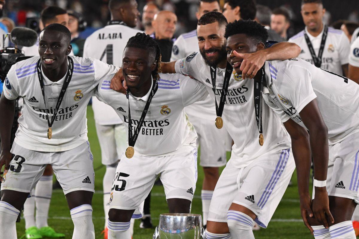 Împăratul Carlo Ancelotti. Superantrenorul care aproape dispăruse la Everton a renăscut la Real Madrid: 4 trofee și 3 recorduri în 8 luni!