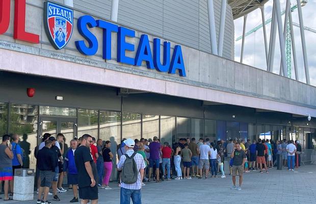 S-au deschis casele de bilete din Ghencea » Zeci de oameni așteptau deja la coadă. Imagini de la reporterii GSP