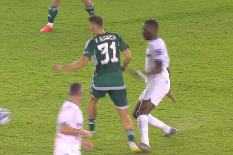 Foto: Captura Francezii îl desființează pe Istvan Kovacs, grecii îl laudă » Controversă pe marginea deciziilor luate aseară de român în Liga Campionilor