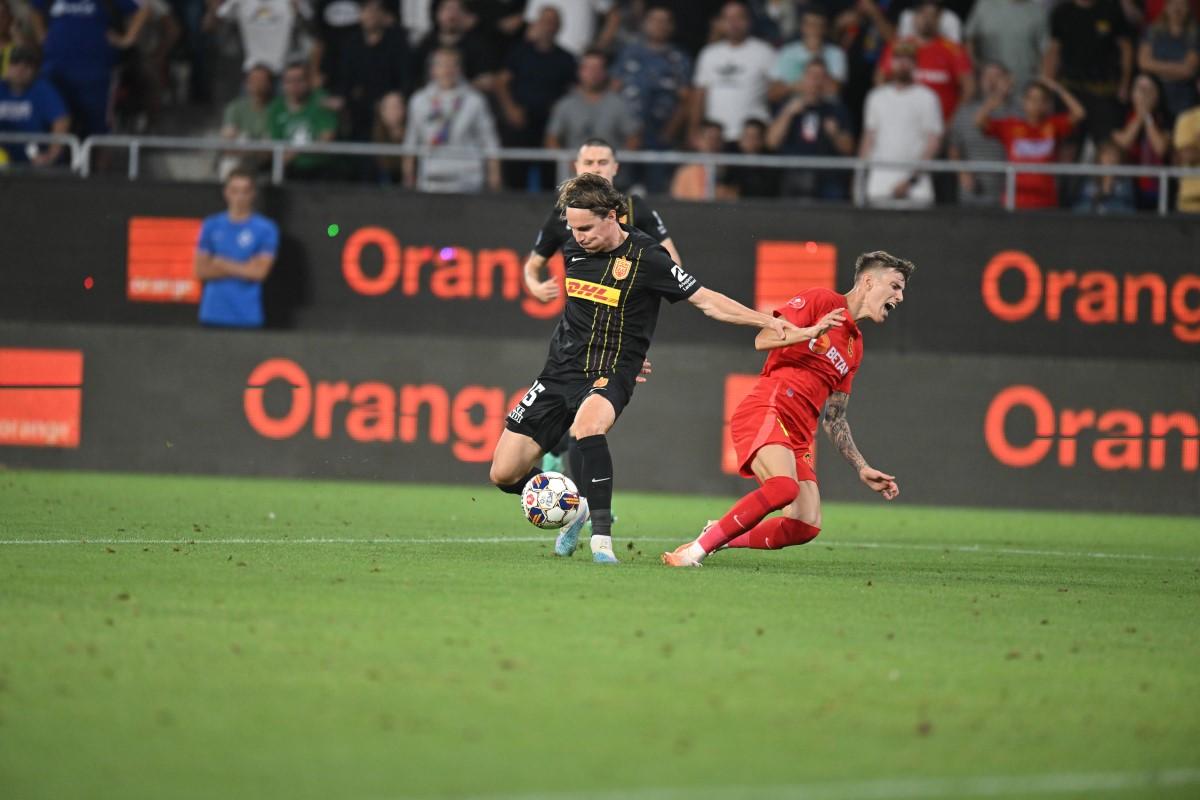 FCSB a cerut trei penalty-uri cu Nordsjaelland! tribunele au explodat: „Hoții, hoții!” » Fotoreporterul GSP a surprins cadru cu cadru cea mai fierbinte fază a meciului
