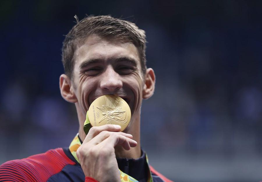 Imagine emoționantă în familia Phelps » „Băieții sunt captivați de cel mai nou frate al lor, vor să aibă grijă de el”