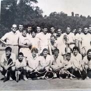 Lotul de tenis al României din 1960. Necula, penultimul de jos în partea dreapta a imaginii FOTO Arhivă personală